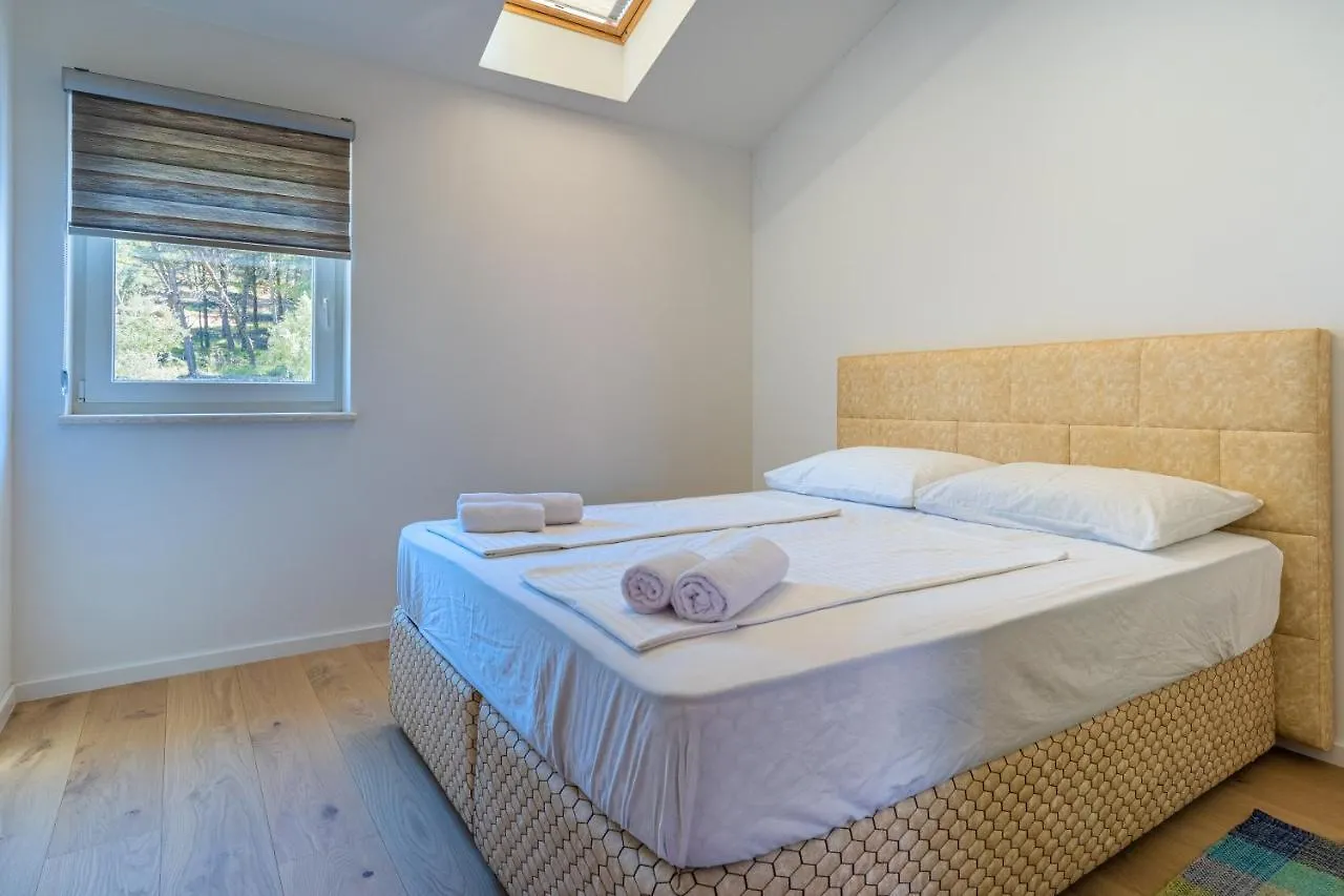 Luxury Landing Apartment Cres