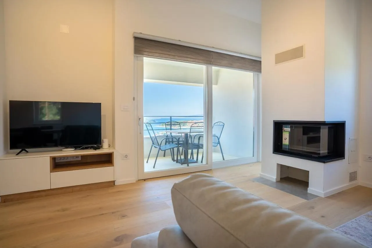 Luxury Landing Apartment Cres 0*,