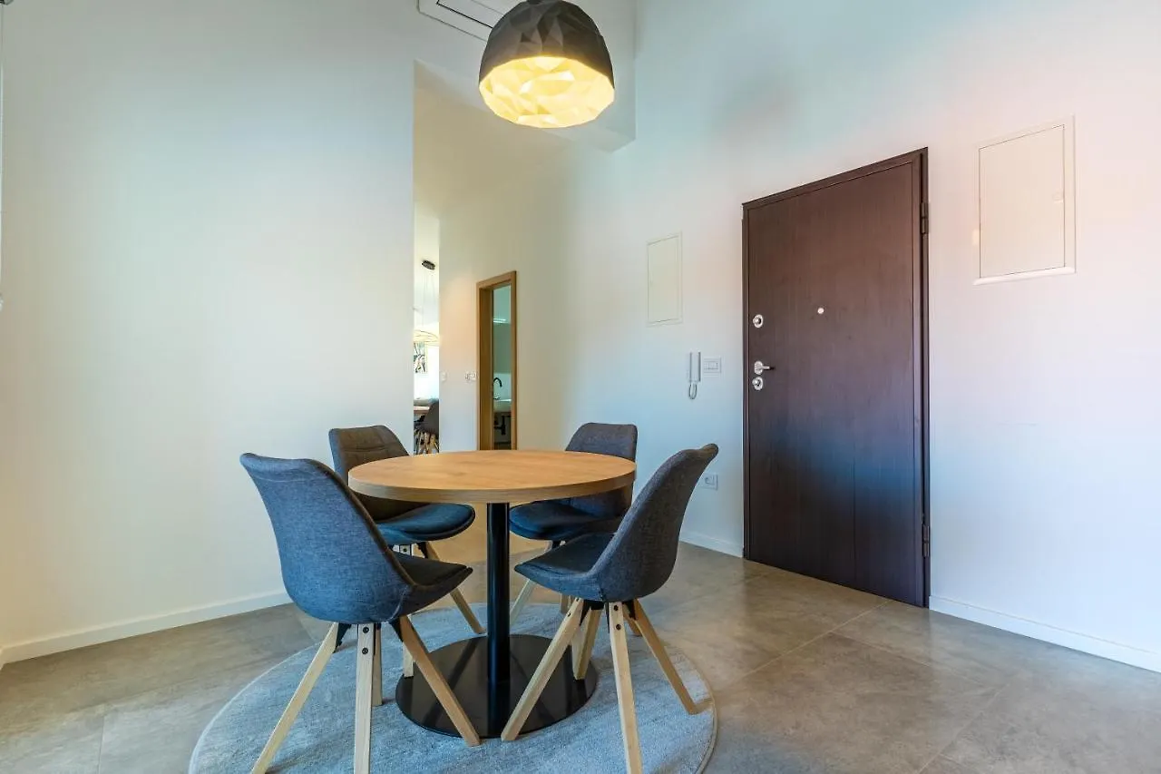 Luxury Landing Apartment Cres