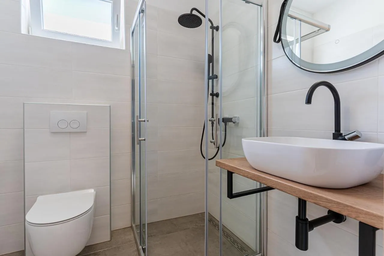 Luxury Landing Apartment Cres