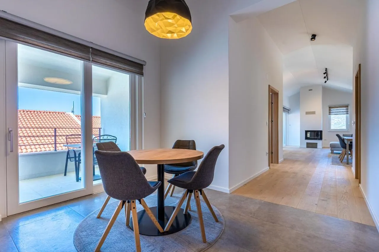 Luxury Landing Apartment Cres